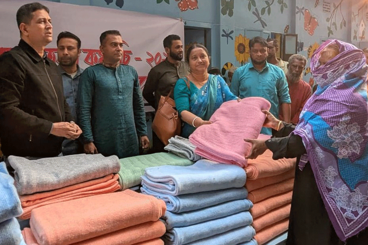 ব্রাহ্মণবাড়িয়ায় অসহায়দের মাঝে শীতবস্ত্র বিতরণ
