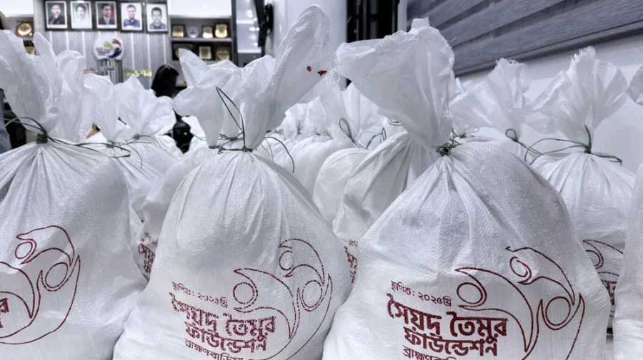 ব্রাহ্মণবাড়িয়ায় সৈয়দ তৈমুর ফাউন্ডেশনের ইফতার সামগ্রী বিতরণ